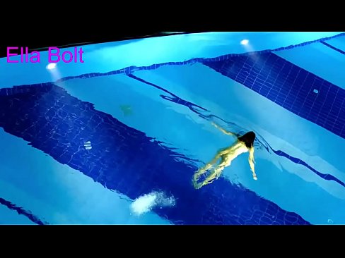 ❤️ నేను చూడటం ఆపలేను, ELLA BOLT రిసార్ట్ పూల్లో నగ్నంగా ఈత కొడుతూ దొరికిన యువ అందగత్తె ❤️❌ ఇంట్లో తయారు చేసిన పోర్న్ మా వద్ద ❌️